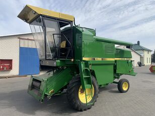 John Deere 1055 grain harvester